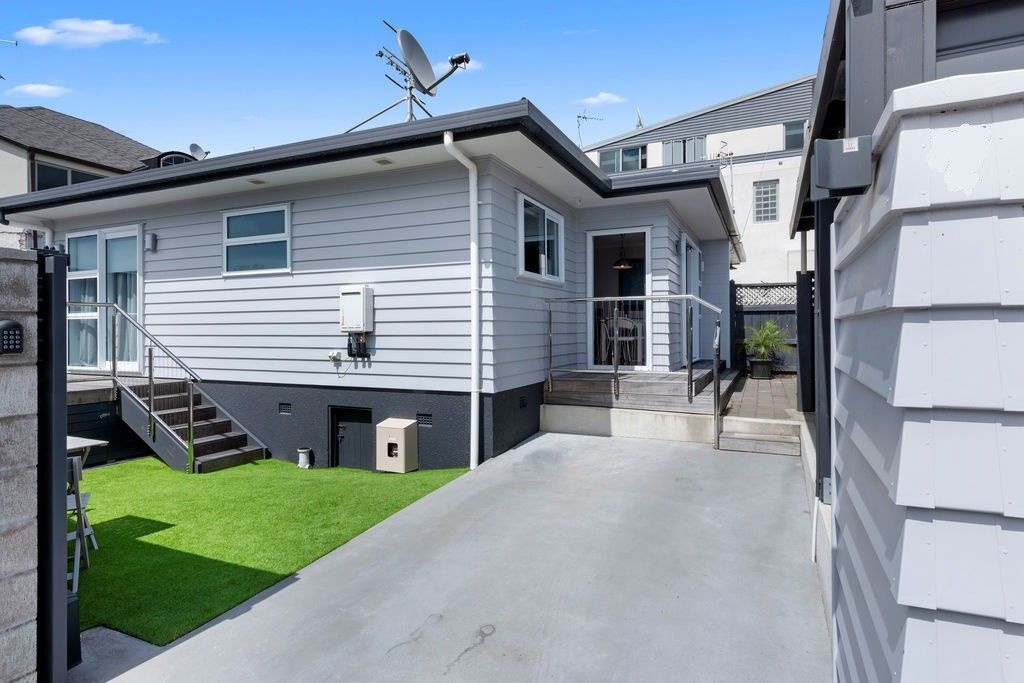 Luxury Boutique Cottage Central Mt Maunganui Bachcare Nz