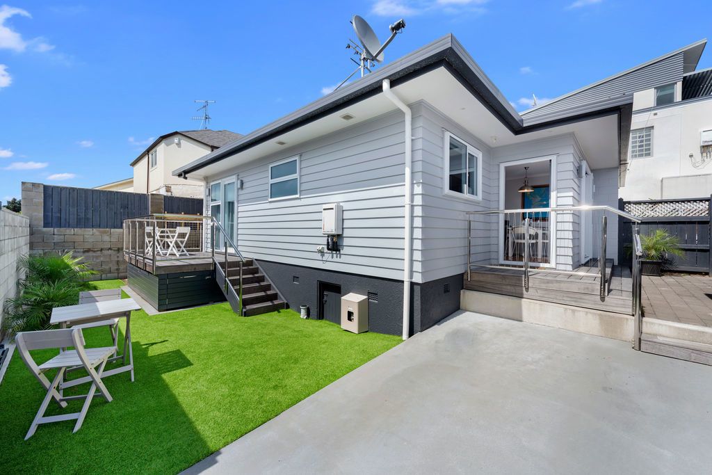 Luxury Boutique Cottage Central Mt Maunganui Bachcare Nz