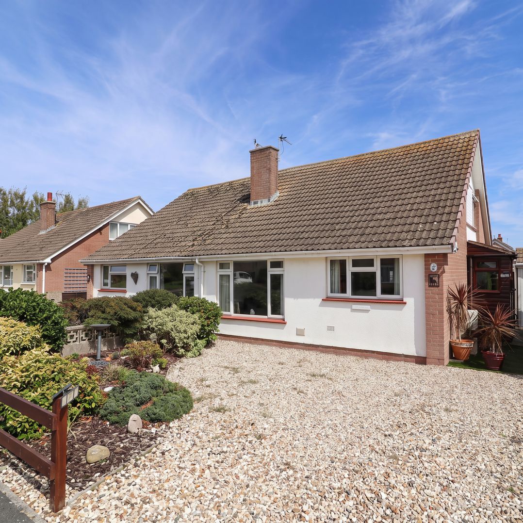56 Steart Gardens