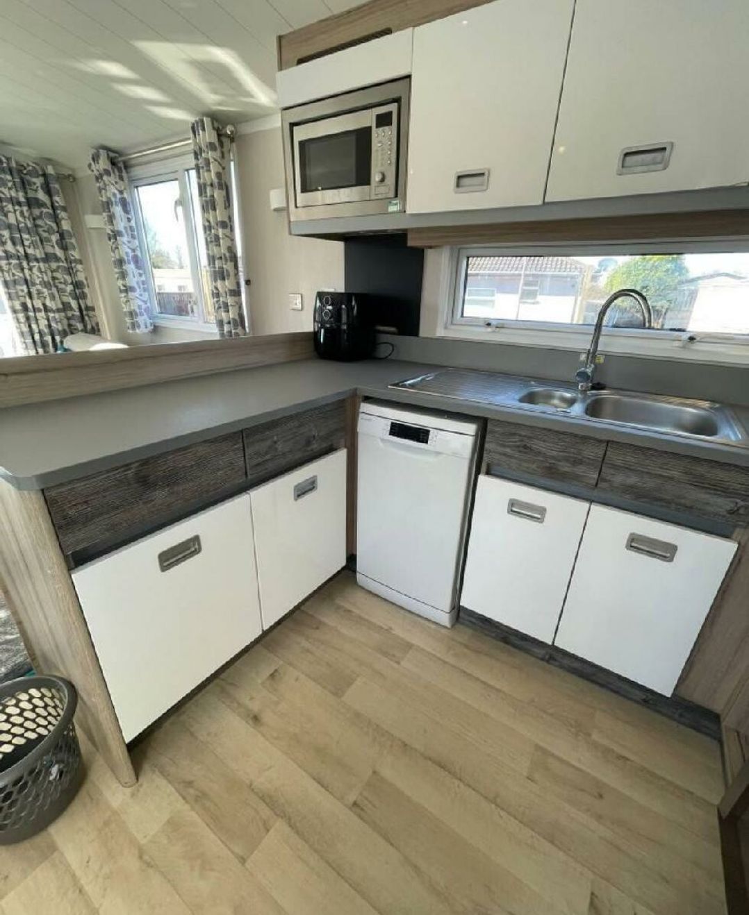 Marton Mere Holiday Village - Holiday Accommodation 20980