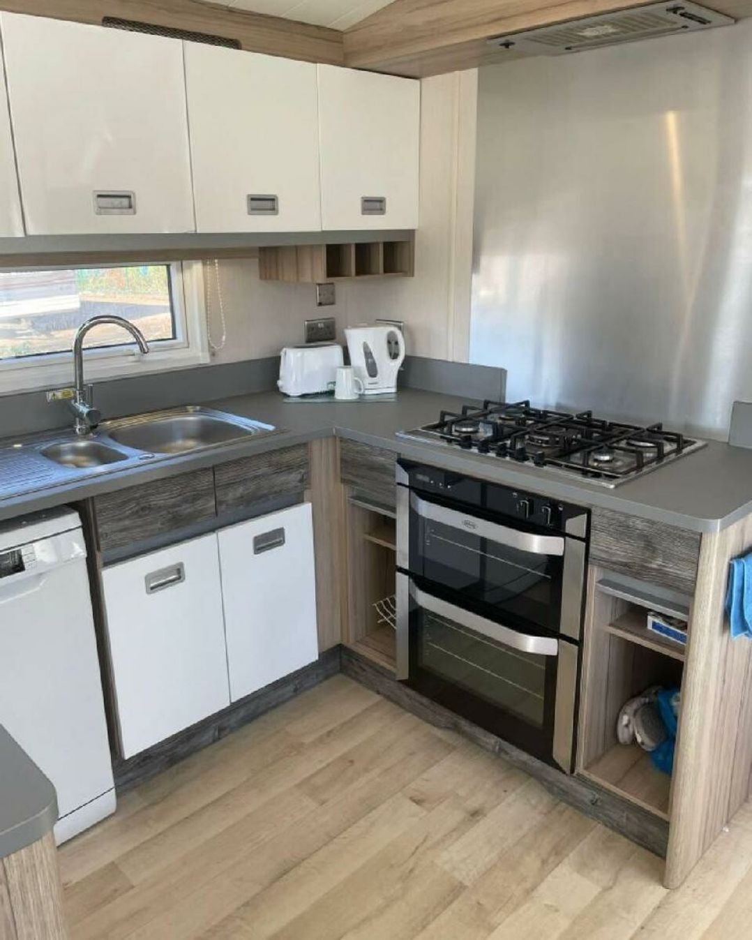 Marton Mere Holiday Village - Holiday Accommodation 20980