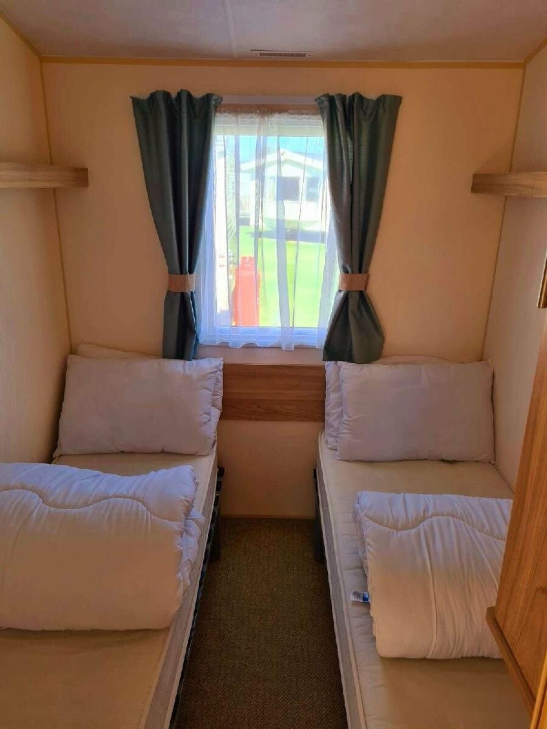 Golden Sands - Holiday Accommodation 11579