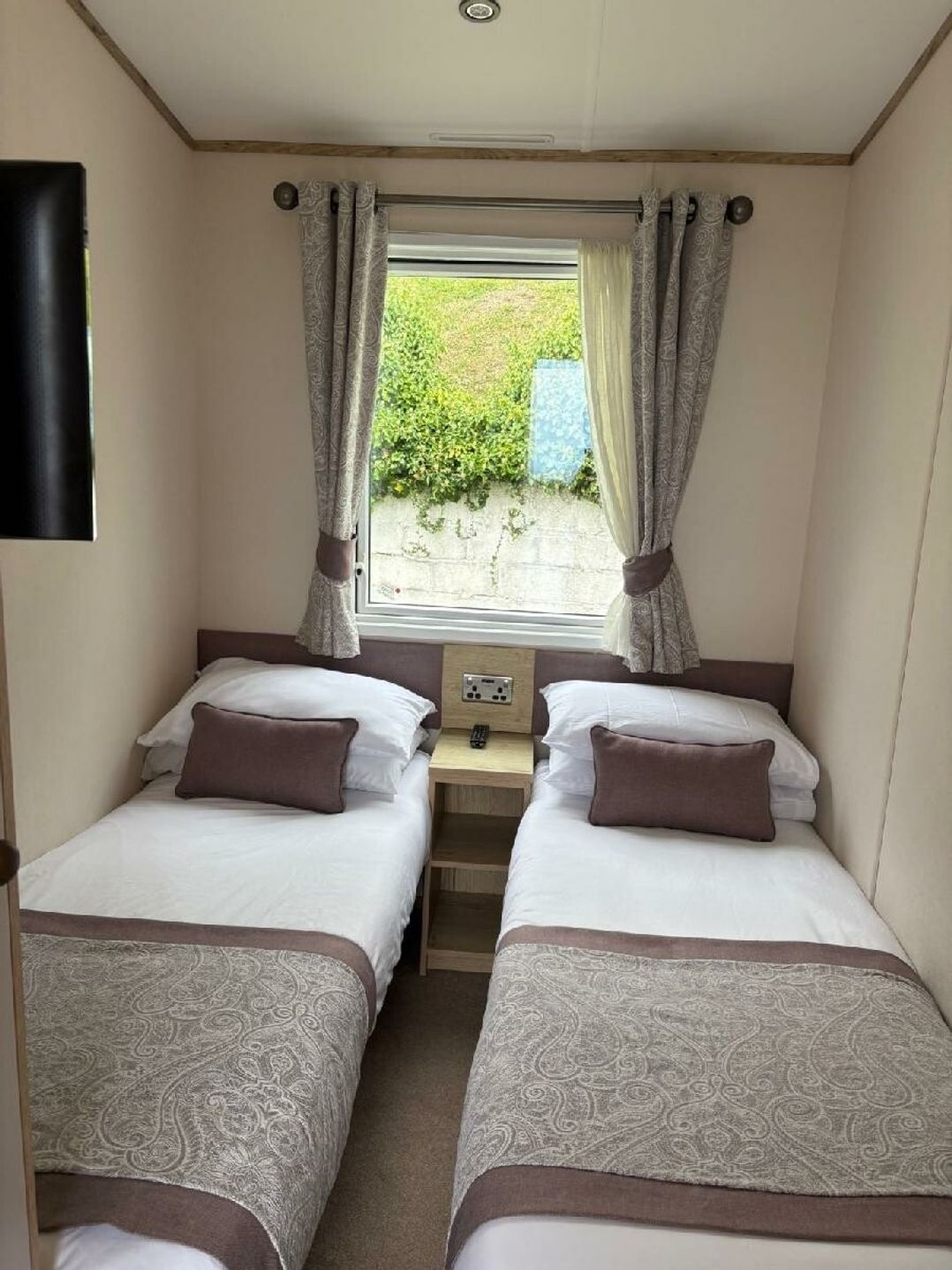 Pendine Sands - Holiday Accommodation 12302