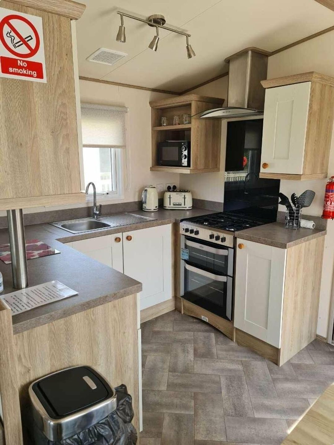 Golden Palm Resort - Holiday Accommodation 13998