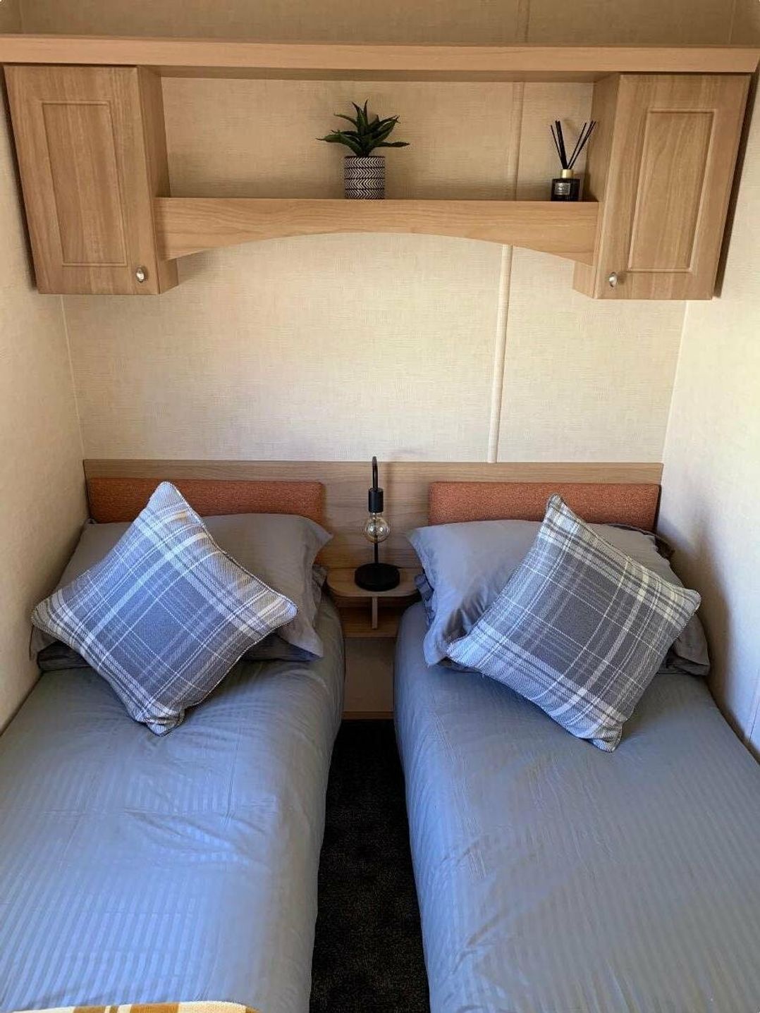 Riverside - Holiday Accommodation 16367