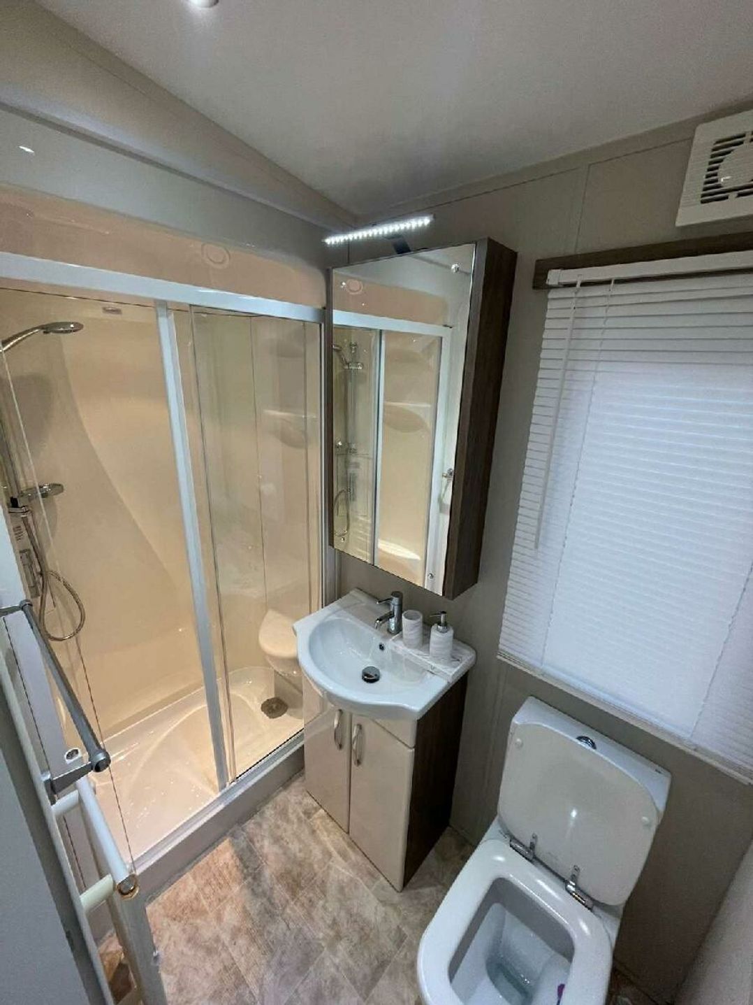 Golden Palm Resort - Holiday Accommodation 18805