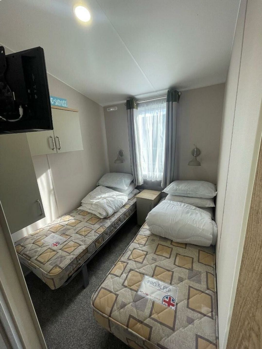 Marton Mere Holiday Village - Holiday Accommodation 21006