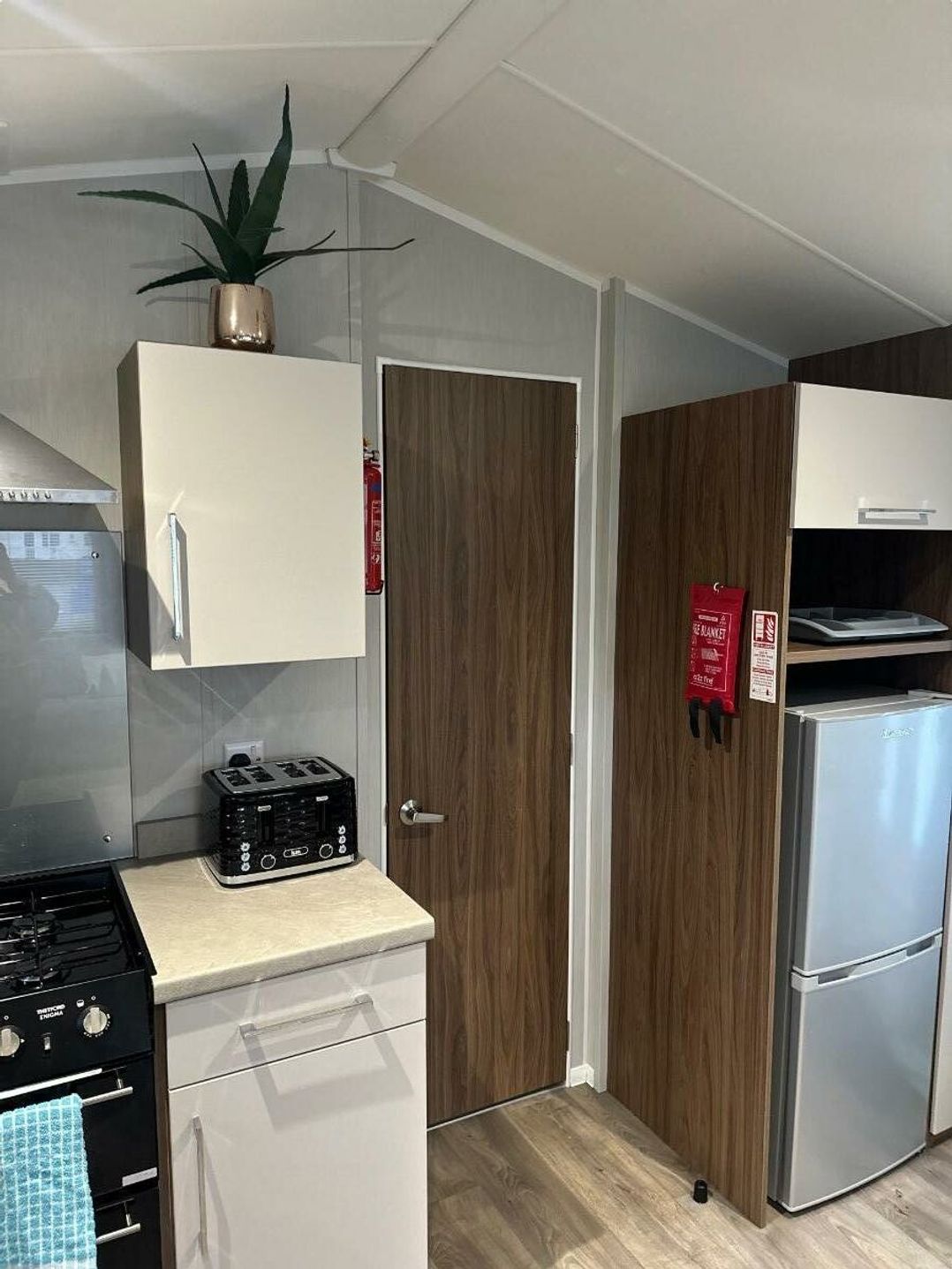 Marton Mere Holiday Village - Holiday Accommodation 21013