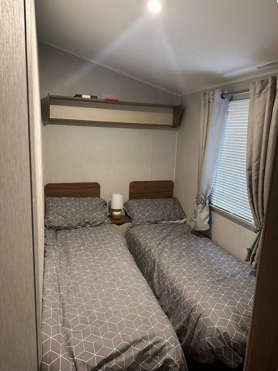 Marton Mere Holiday Village - Holiday Accommodation 21013