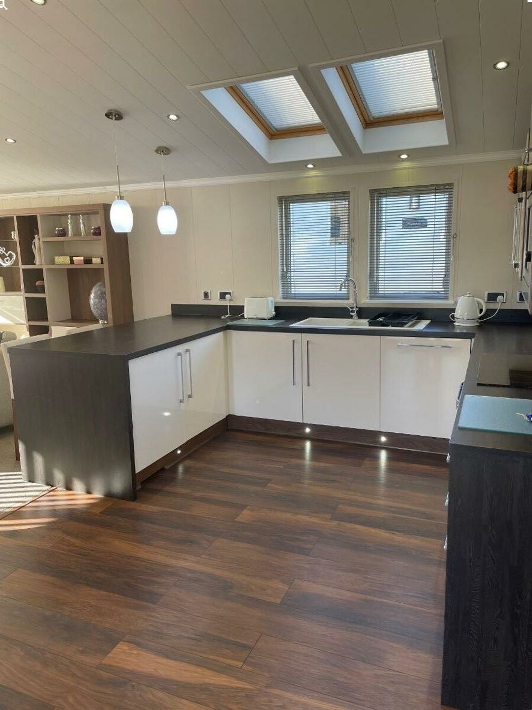 Marton Mere Holiday Village - Holiday Accommodation 21071