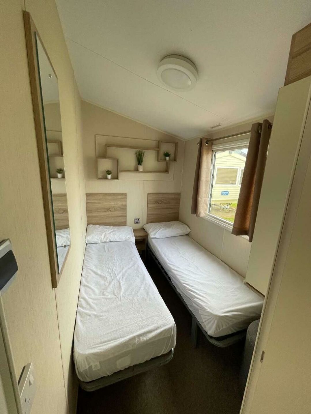 Broadland Sands - Holiday Accommodation 21136