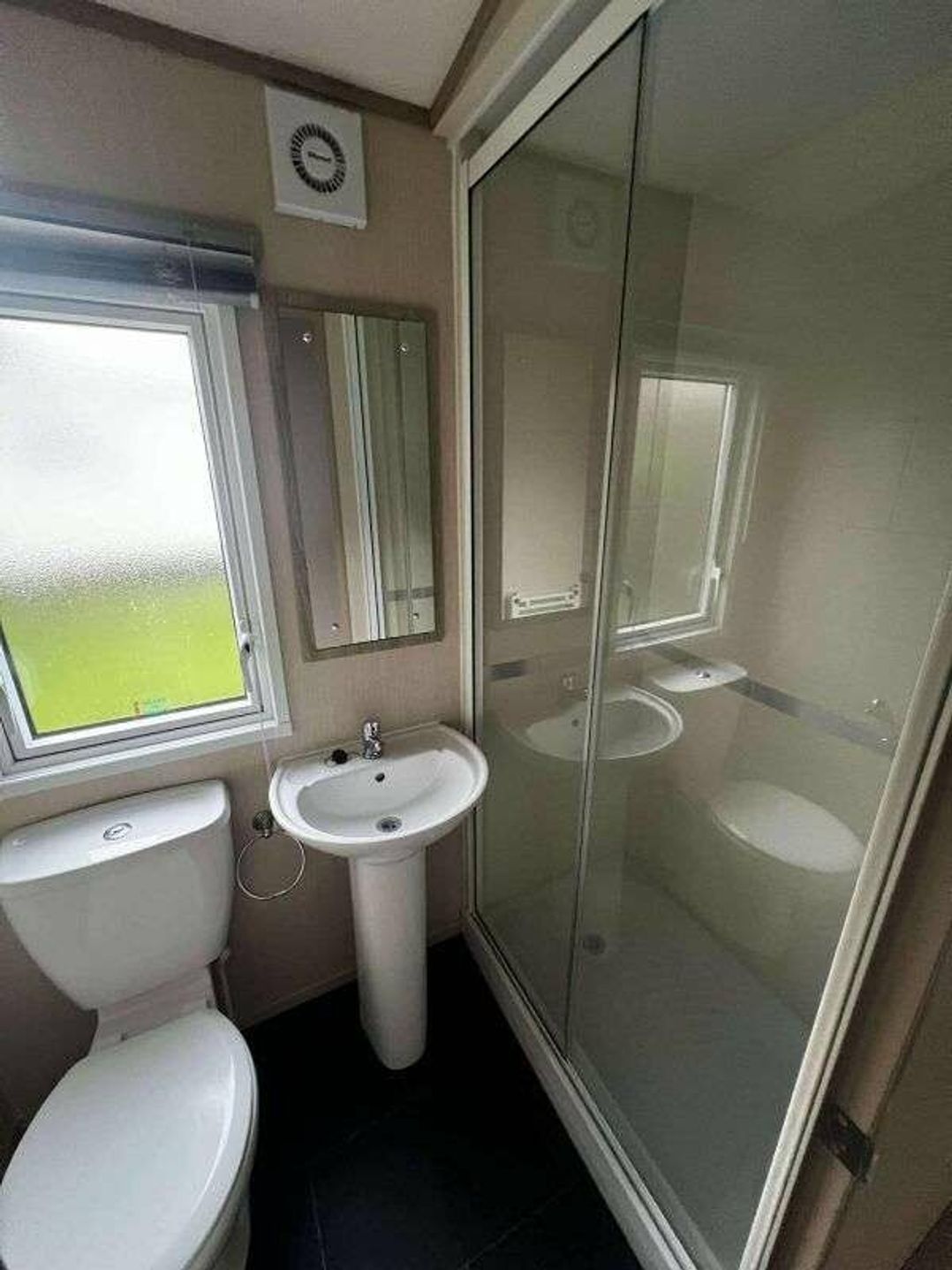 Golden Palm Resort - Holiday Accommodation 21372