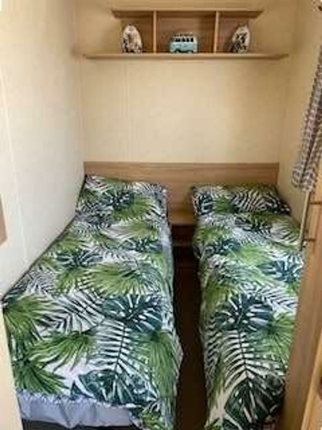 Caldecott Hall Country Park - Holiday Accommodation 21586