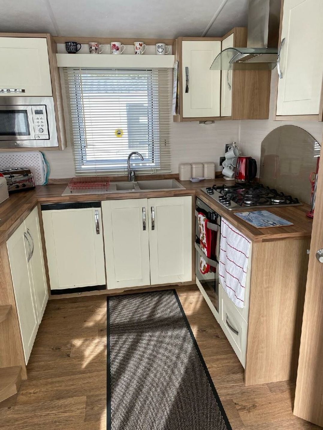 Hayling Island Holiday Park - Meadow Bay Villages - Holiday Accommodation 22059