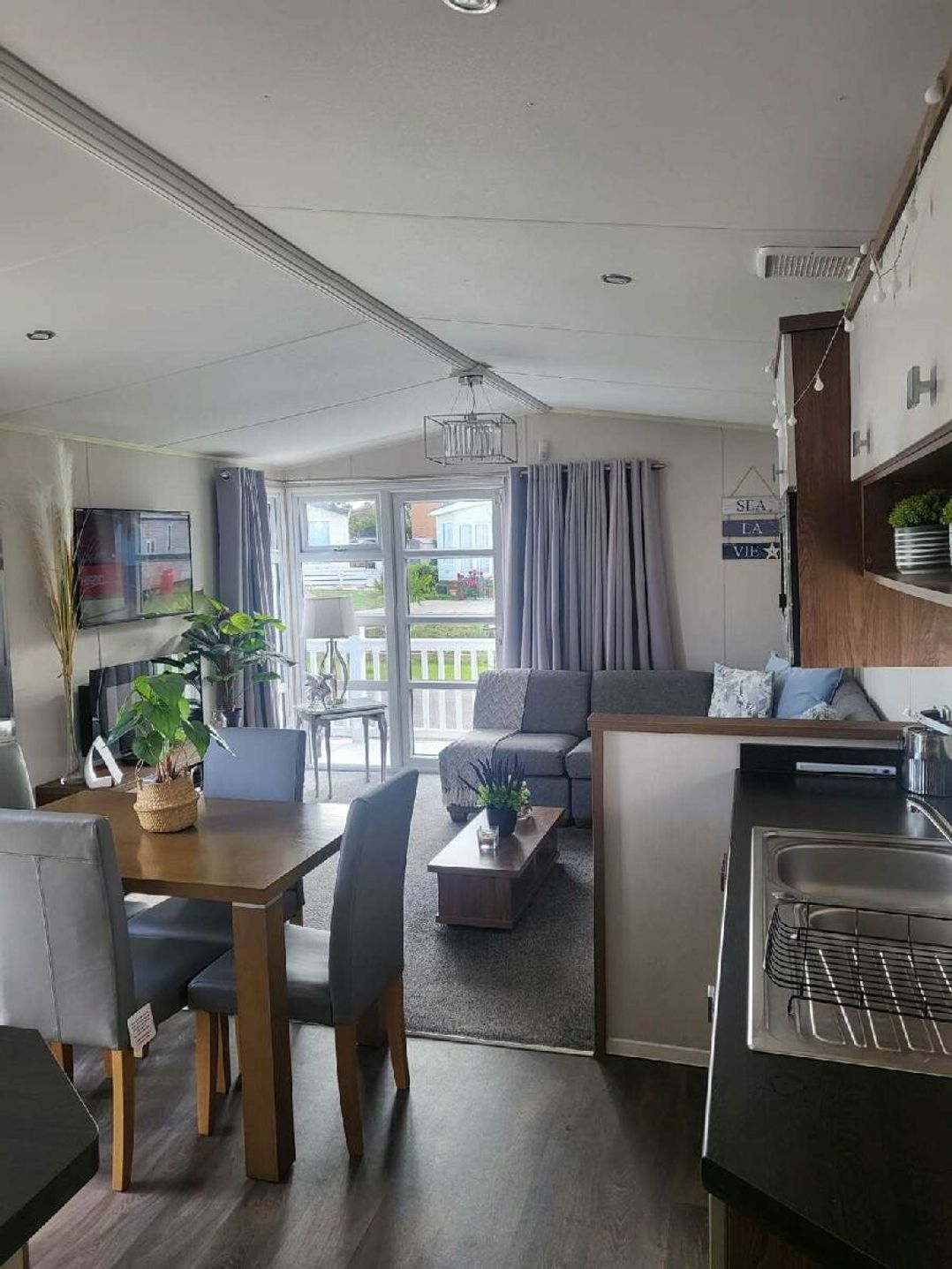 Lido Beach Holiday Park - Holiday Accommodation 22107