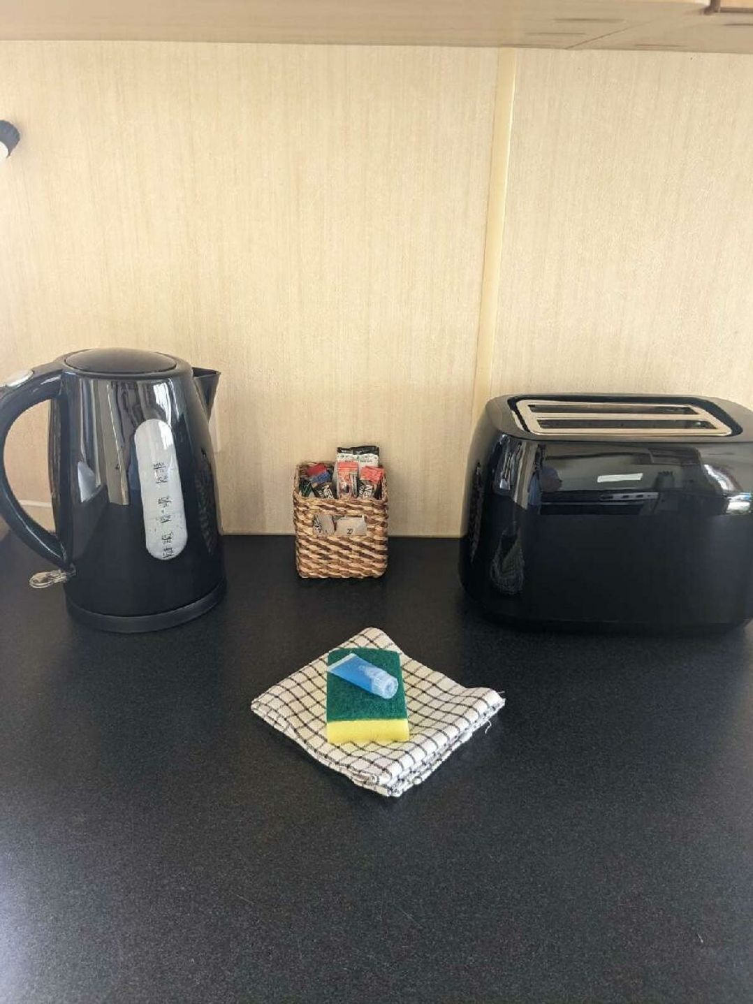 Hayling Island Holiday Park - Meadow Bay Villages - Holiday Accommodation 22187