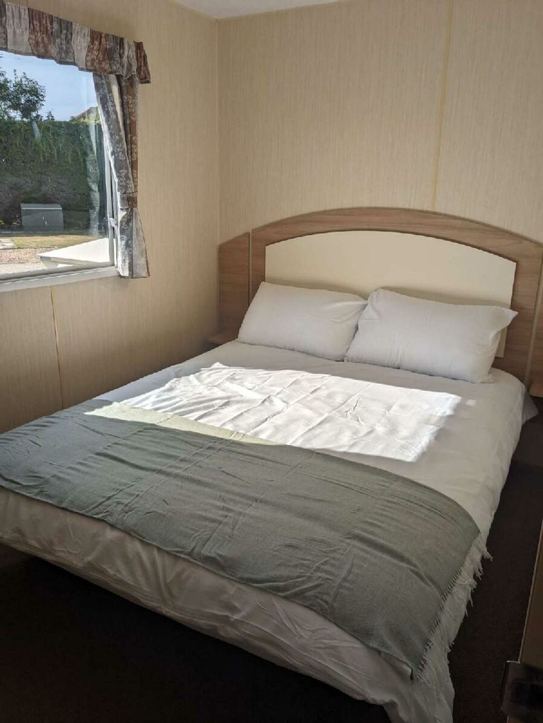 Hayling Island Holiday Park - Meadow Bay Villages - Holiday Accommodation 22187