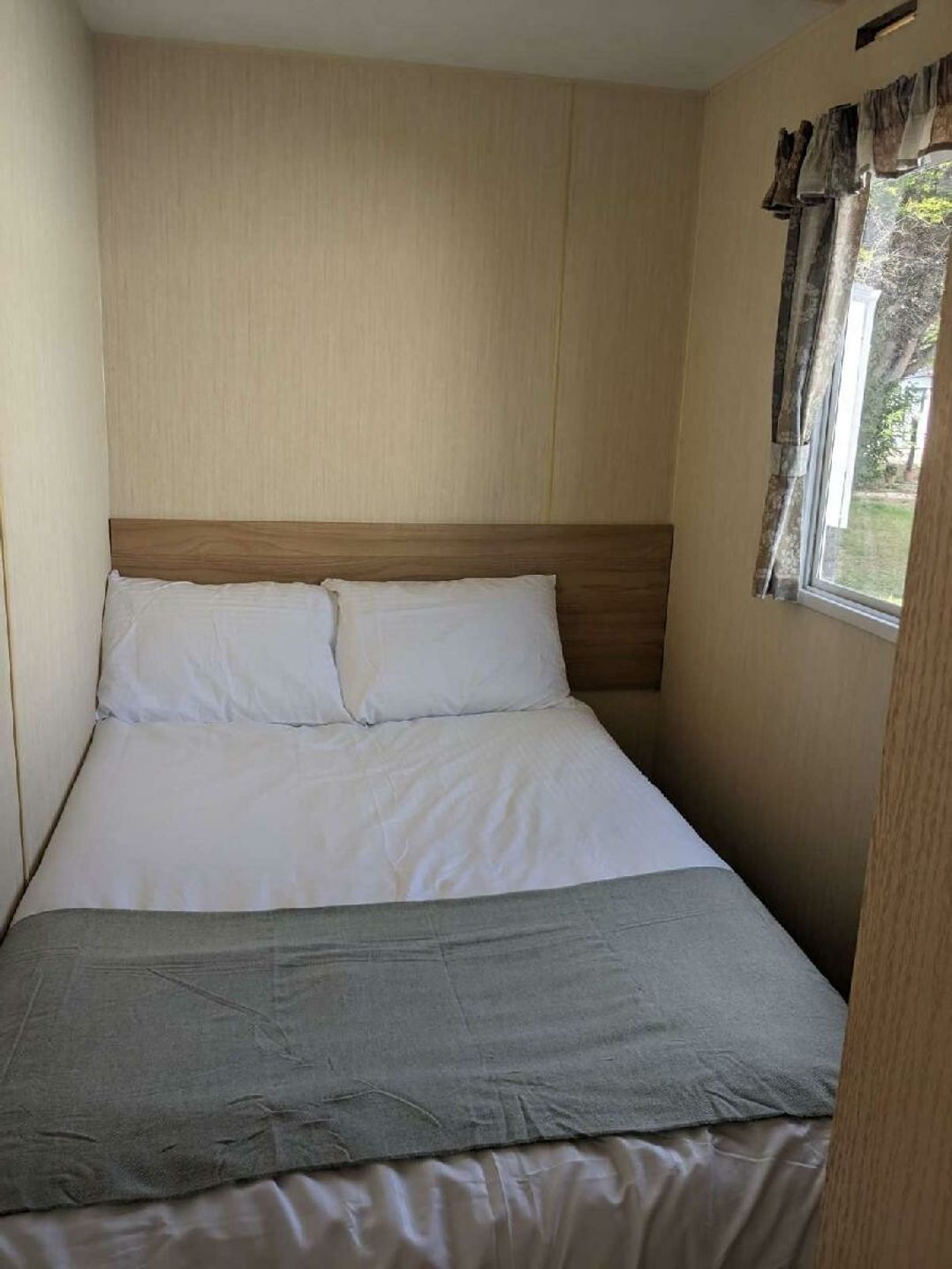 Hayling Island Holiday Park - Meadow Bay Villages - Holiday Accommodation 22187