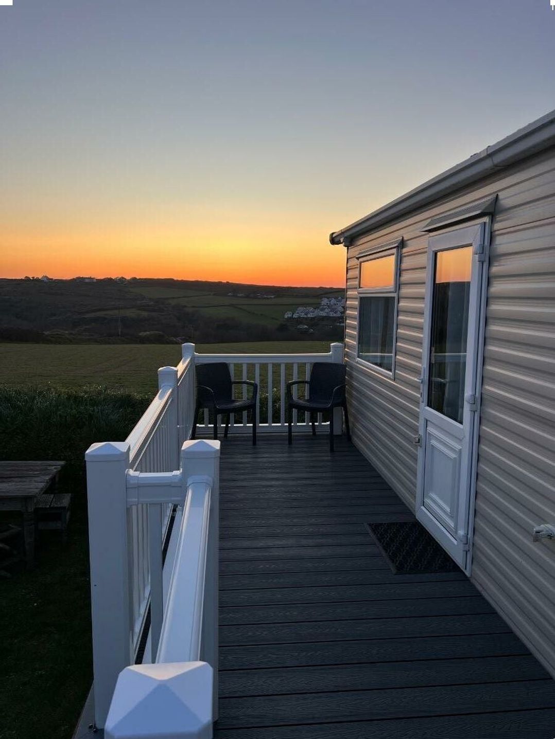 Liskey Hill Caravan Park - Holiday Accommodation 2663