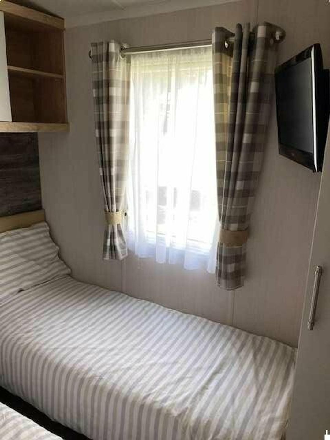 Hopton Holiday Village - Holiday Accommodation 453