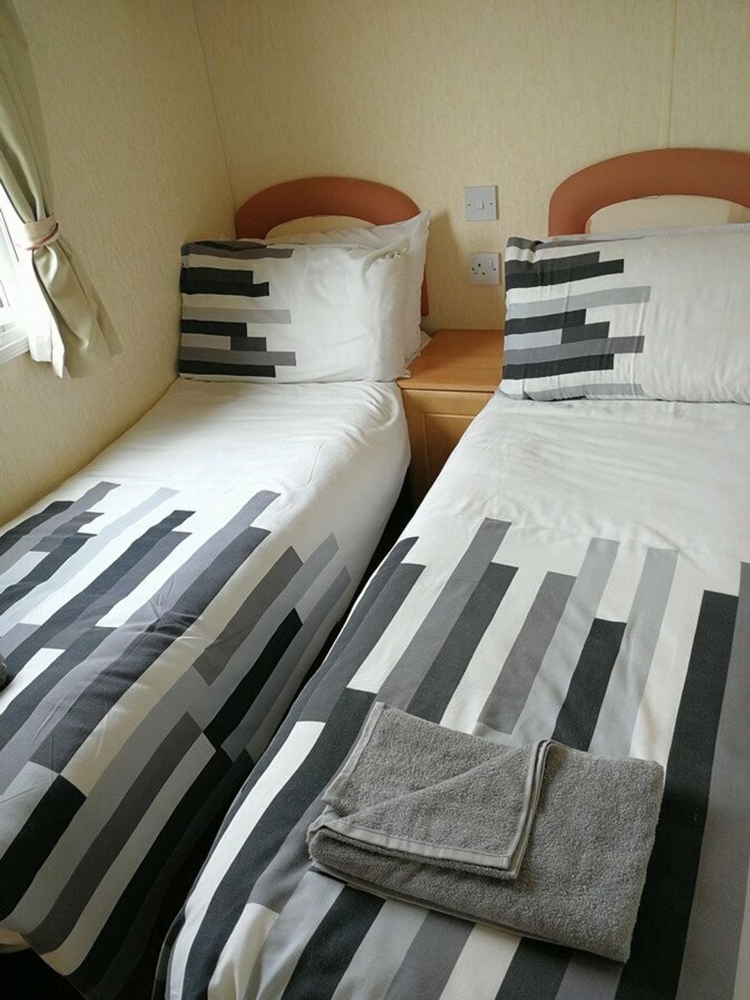 Hayling Island Holiday Park - Meadow Bay Villages - Holiday Accommodation 7463