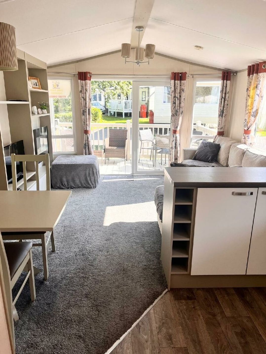 Marton Mere Holiday Village - Holiday Accommodation 7580