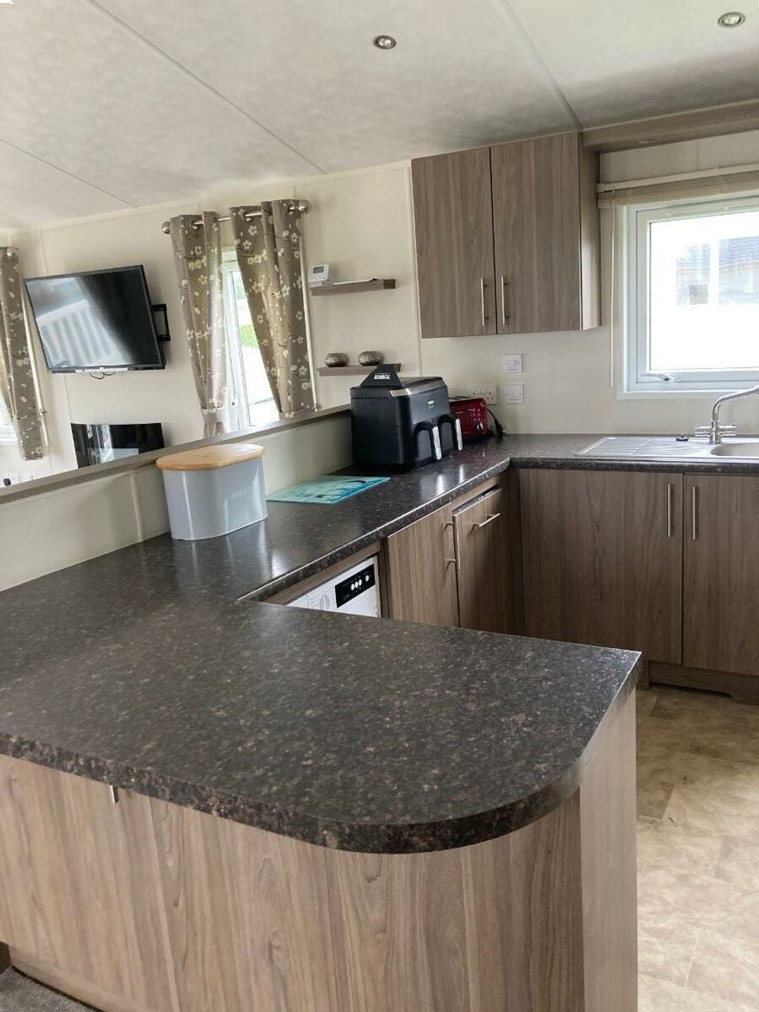 White Acres Holiday Park - Holiday Accommodation 8002