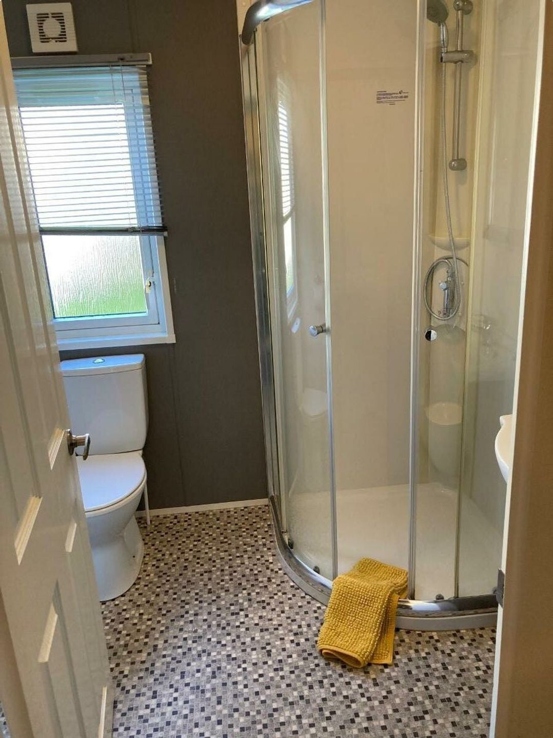 White Acres Holiday Park - Holiday Accommodation 8002