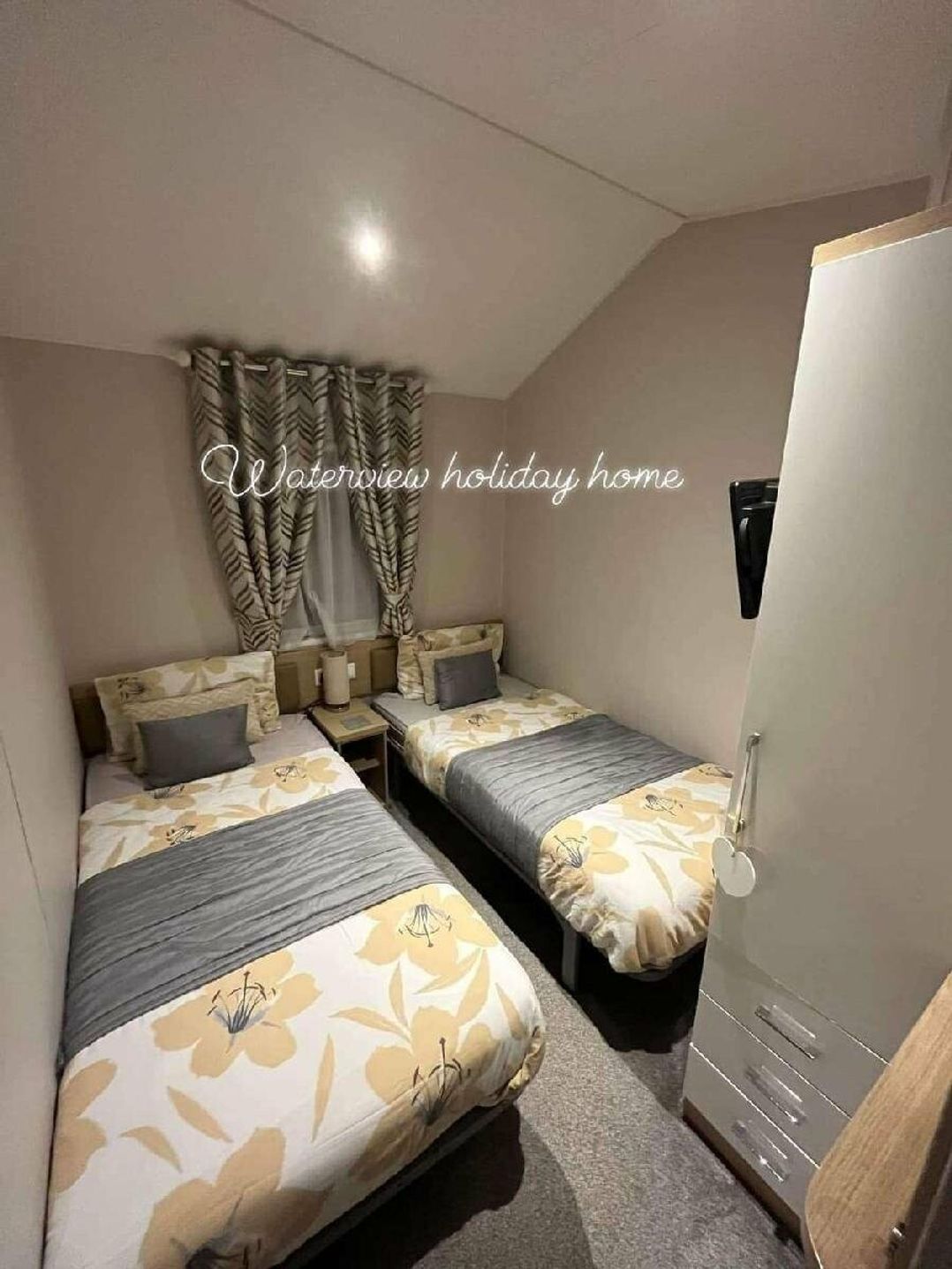 Tattershall Lakes Country Park - Holiday Accommodation 9642