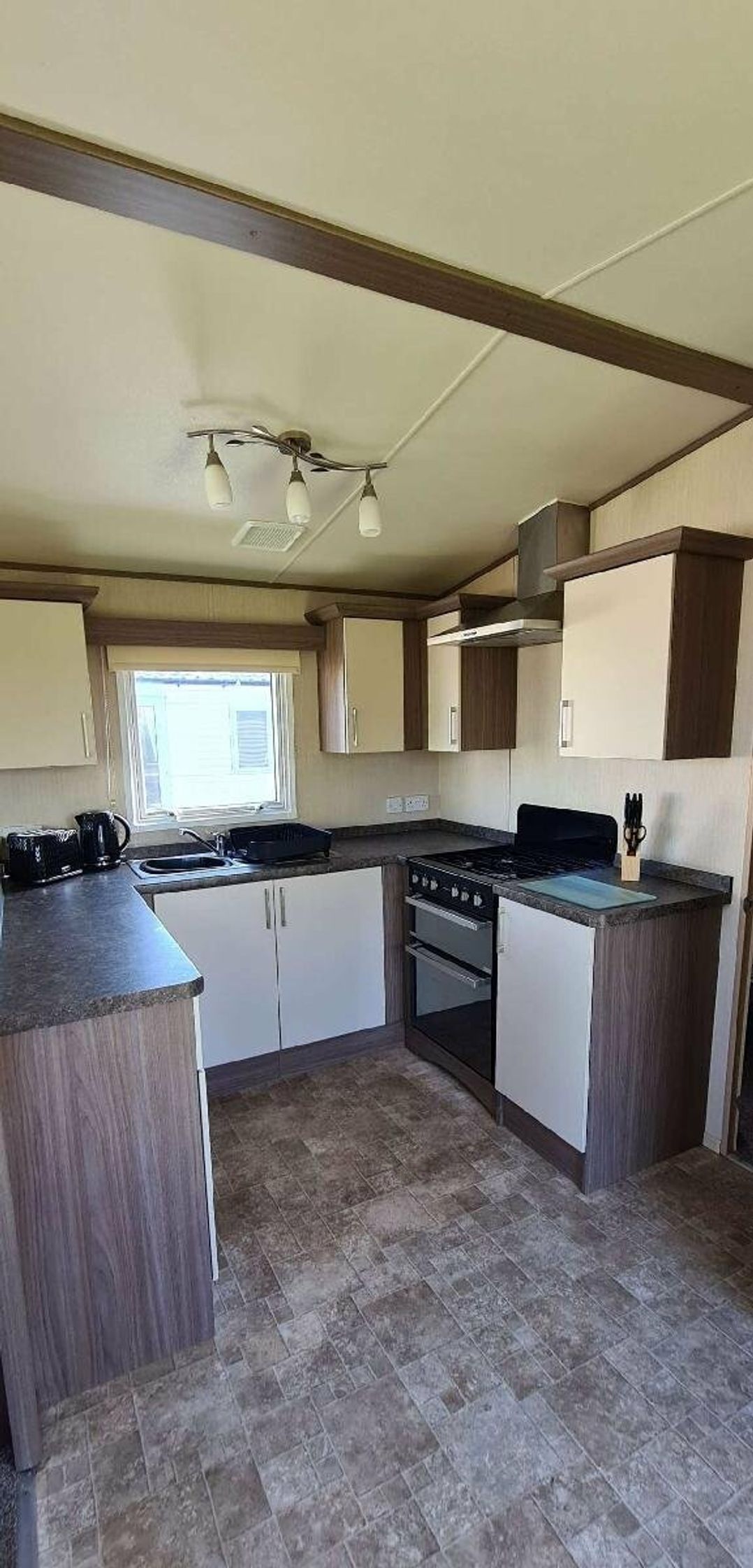 Broadland Sands - Holiday Accommodation 15327