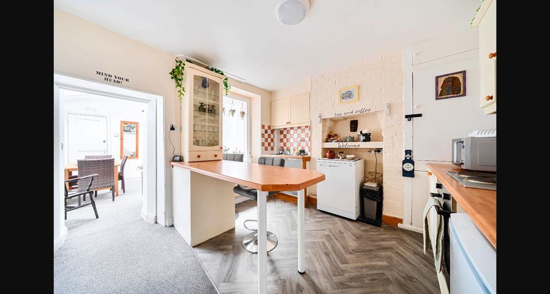Charming Lincoln Cottage
