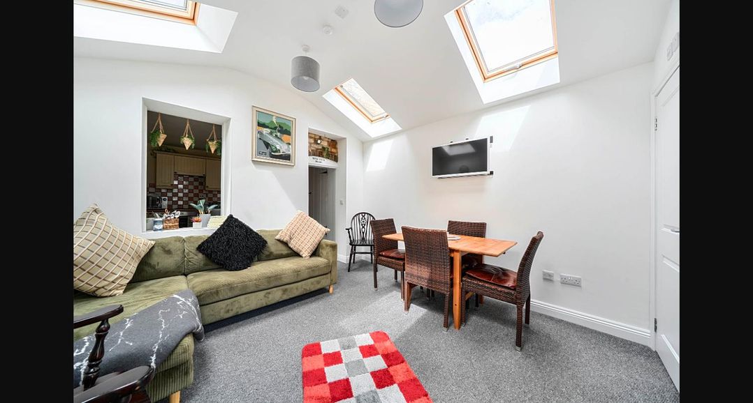 Charming Lincoln Cottage