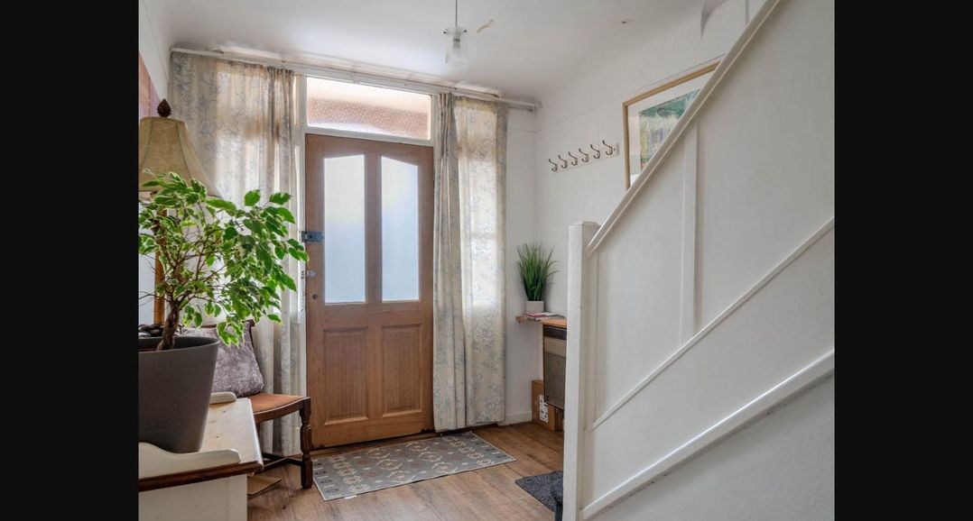 Village retreat with canal walk into Chester