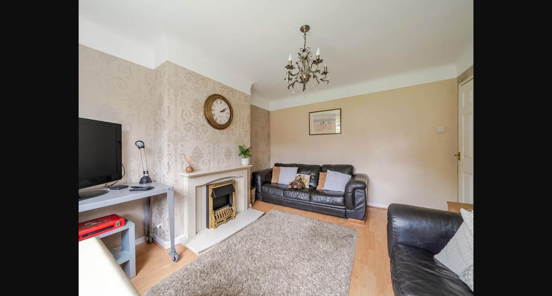 Village retreat with canal walk into Chester