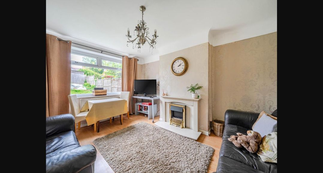 Village retreat with canal walk into Chester