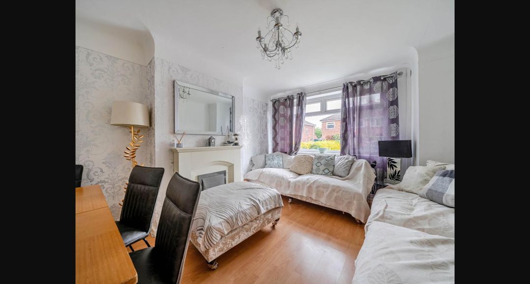 Village retreat with canal walk into Chester