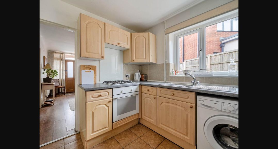 Village retreat with canal walk into Chester