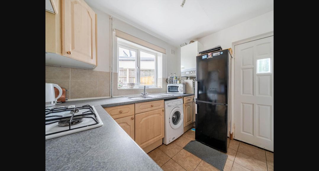 Village retreat with canal walk into Chester
