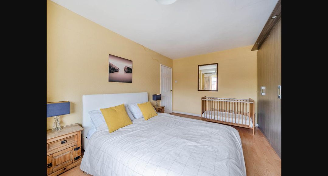 Village retreat with canal walk into Chester