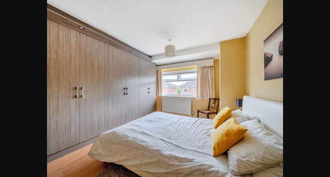 Village retreat with canal walk into Chester