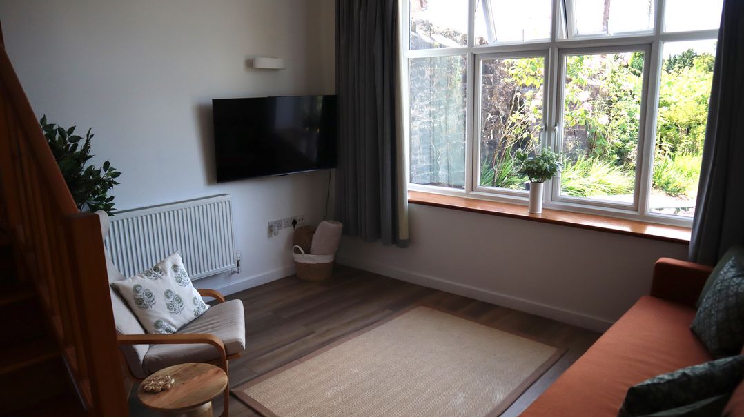 A living room with a television and a chair at Horse Gin in Parkend