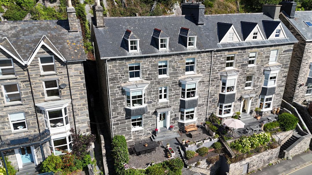 5 Porkington Terrace