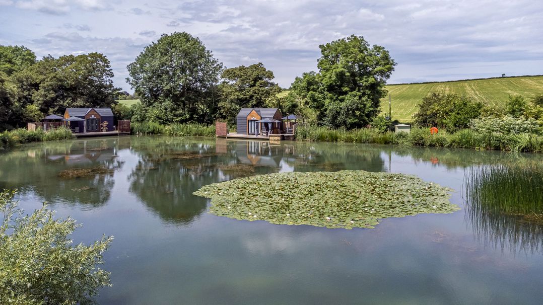 Oak Lodge At Bridge Lake Farm & Fishery