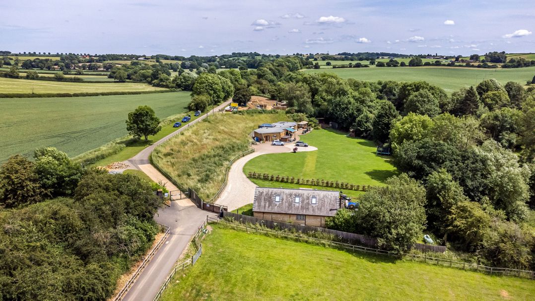 Oak Lodge At Bridge Lake Farm & Fishery