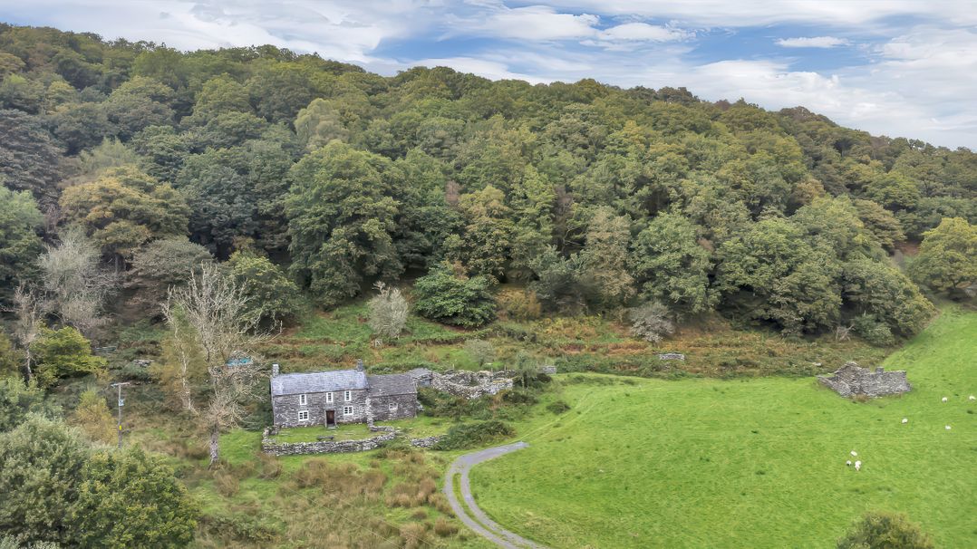 Tan Y Clogwyn