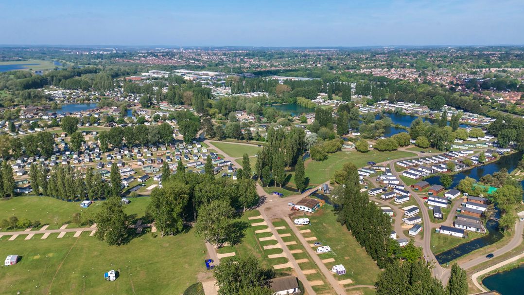 Brookside Bliss - Billing Aquadrome