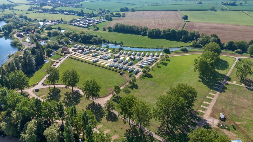 Brookside Bliss - Billing Aquadrome