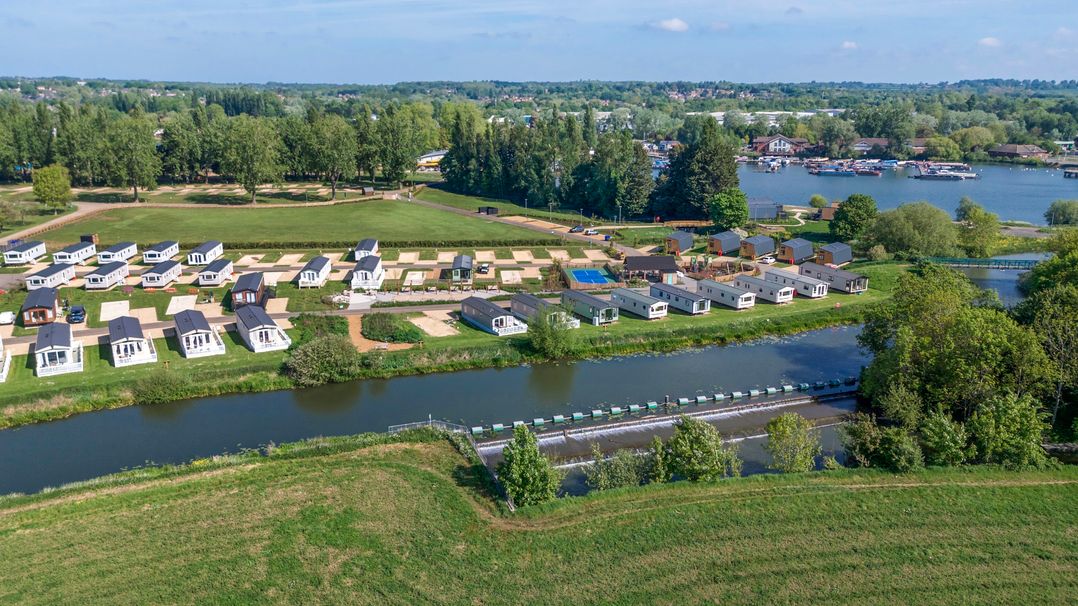 Brookside Bliss - Billing Aquadrome