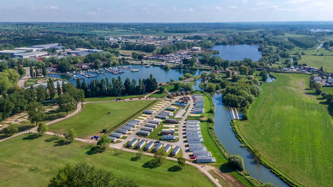 Brookside Bliss - Billing Aquadrome