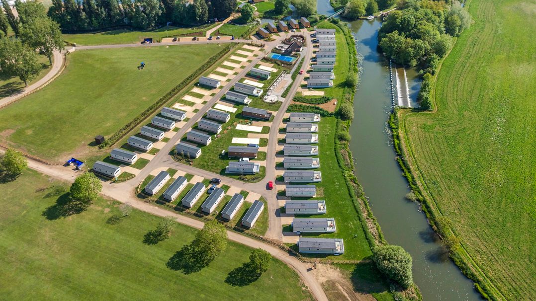 Brookside Bliss - Billing Aquadrome